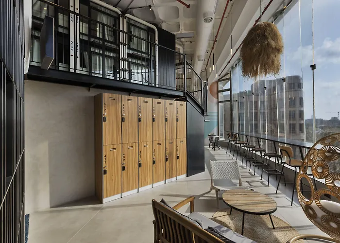 Ping Pong hotel: The O Pod Capsule Hotel